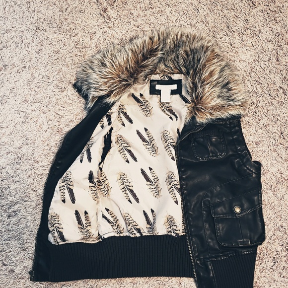 Rustic fur vest - Picture 2 of 4